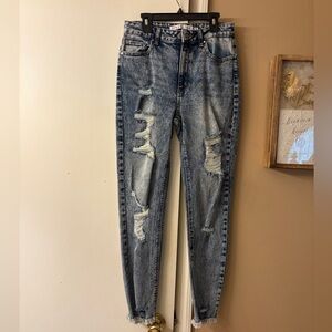 Distressed skinny jeans
